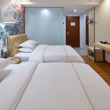 Insail Hotels Airport Road Гуанджоу Екстериор снимка