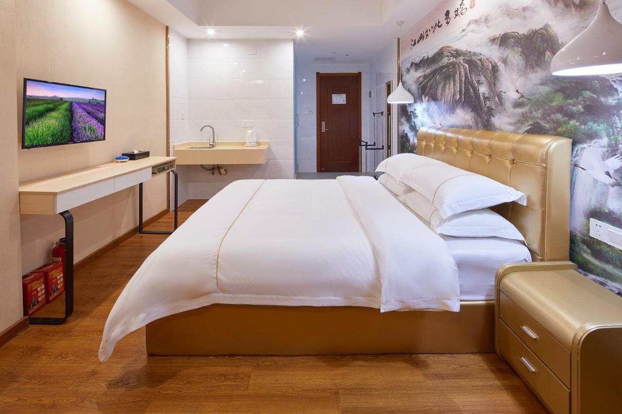 Insail Hotels Airport Road Гуанджоу Екстериор снимка