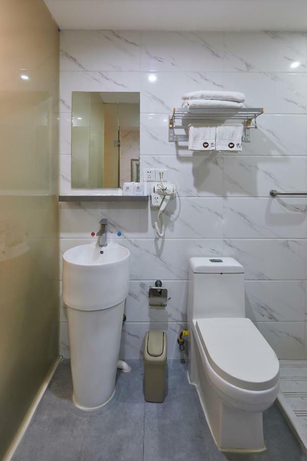 Insail Hotels Airport Road Гуанджоу Екстериор снимка