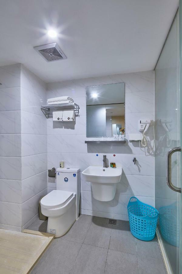 Insail Hotels Airport Road Гуанджоу Екстериор снимка