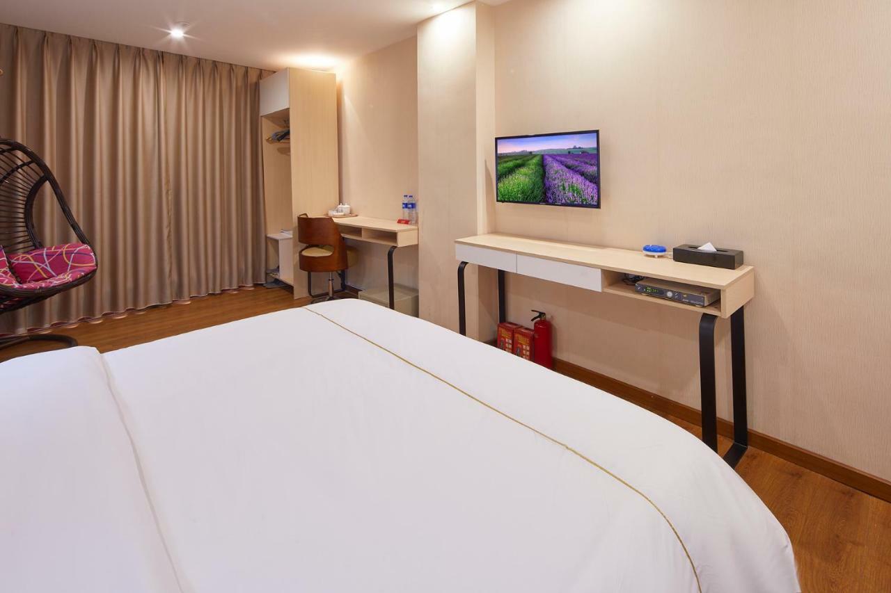 Insail Hotels Airport Road Гуанджоу Екстериор снимка
